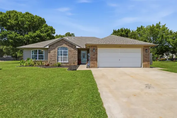 208 S 9th Avenue E, Stroud, OK 74079