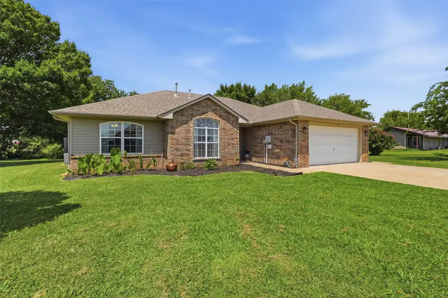 208 S 9th Avenue E, Stroud, OK 74079 - #2