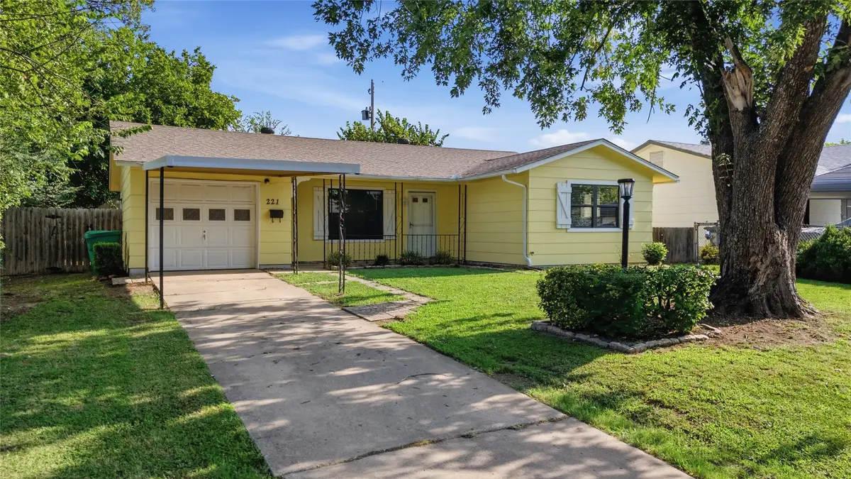 221 W Monterey Avenue, Sapulpa, OK 74066 - #1