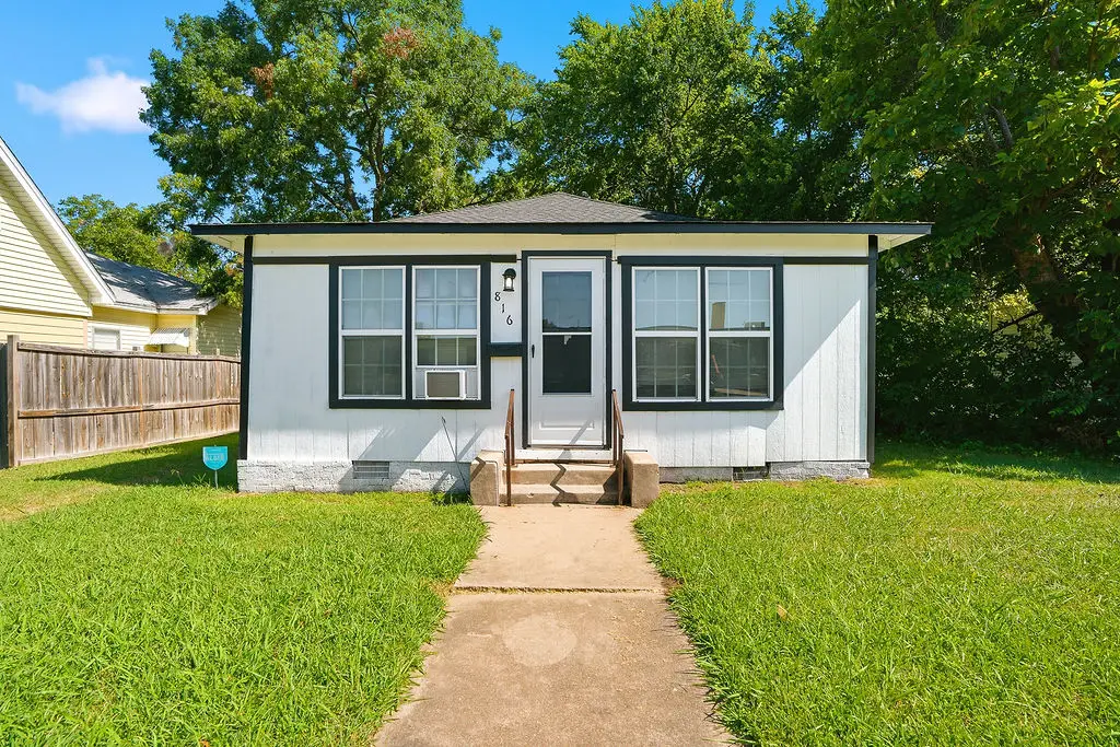 816 E 9th, Ada, OK 74820 - #1