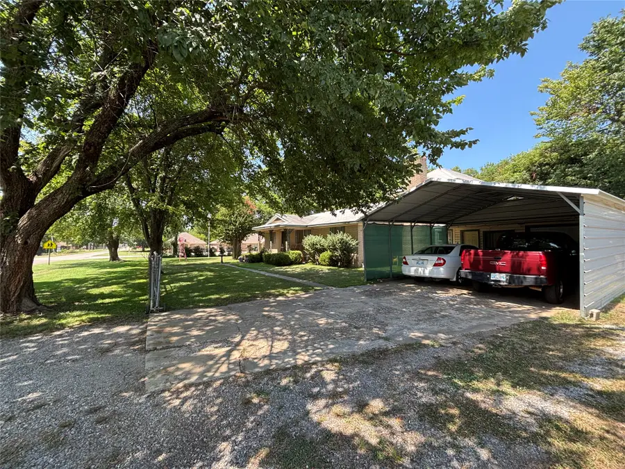 110 S Mckinley Avenue, Calera, OK 74730 - #3