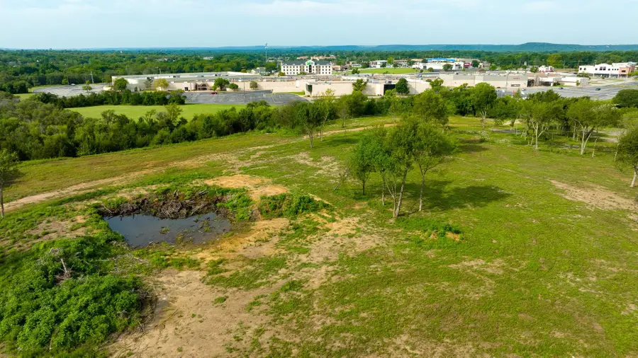 2 SE Barnett Avenue, Bartlesville, OK 74006 - #3