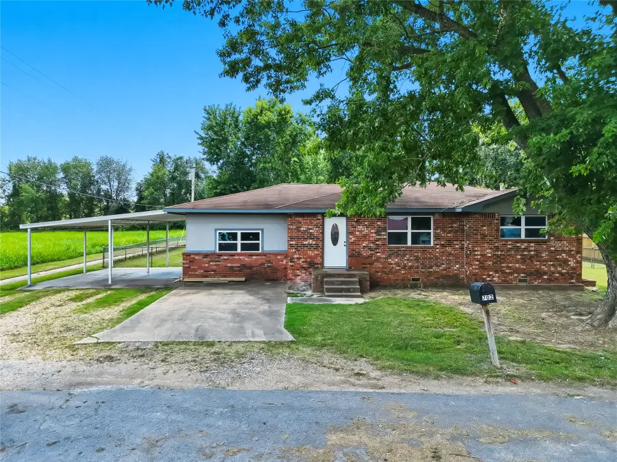 702 W Walnut Street, Stilwell, OK 74960 - #2