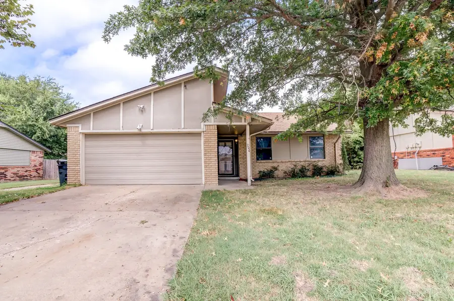 200 W Delmar Street, Broken Arrow, OK 74012 - #2