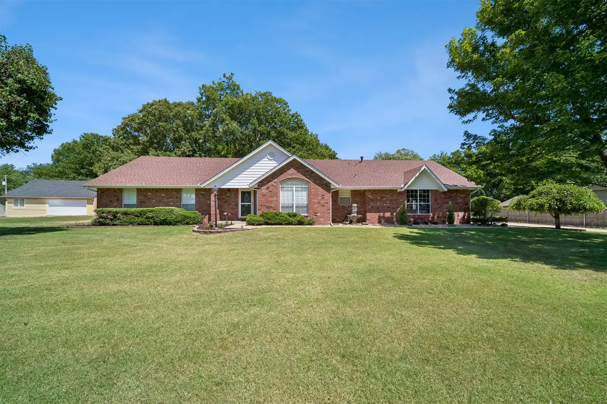945 N Country Meadow Lane, Skiatook, OK 74070 - #1