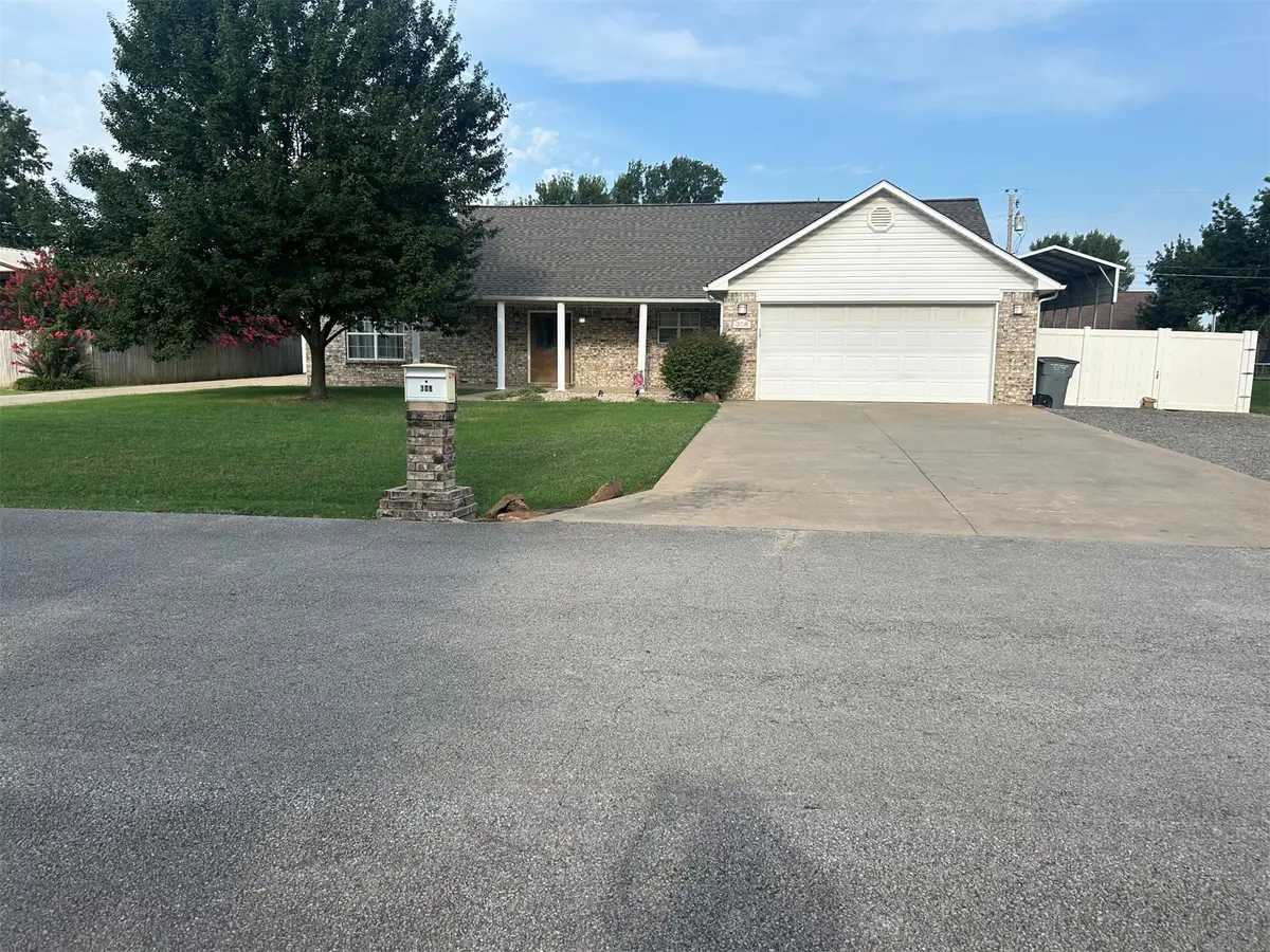 308 S Mary Avenue E, Wagoner, OK 74467 - #1