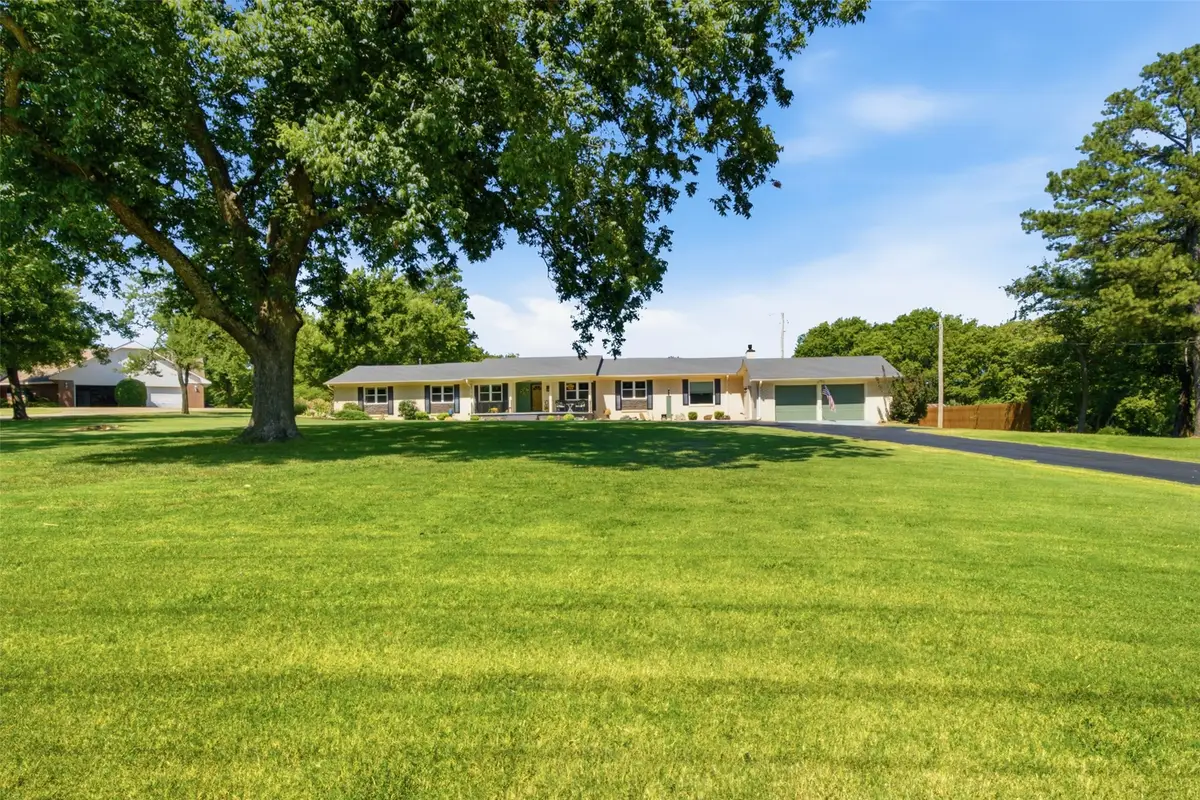 735 W Holiday Lane, Claremore, OK 74017 - #1