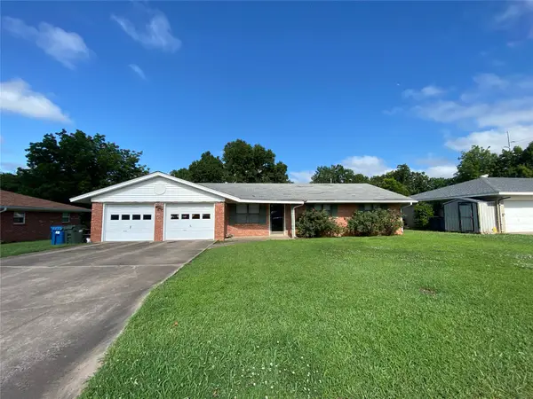 912 S Thompson Avenue, Cushing, OK 74023