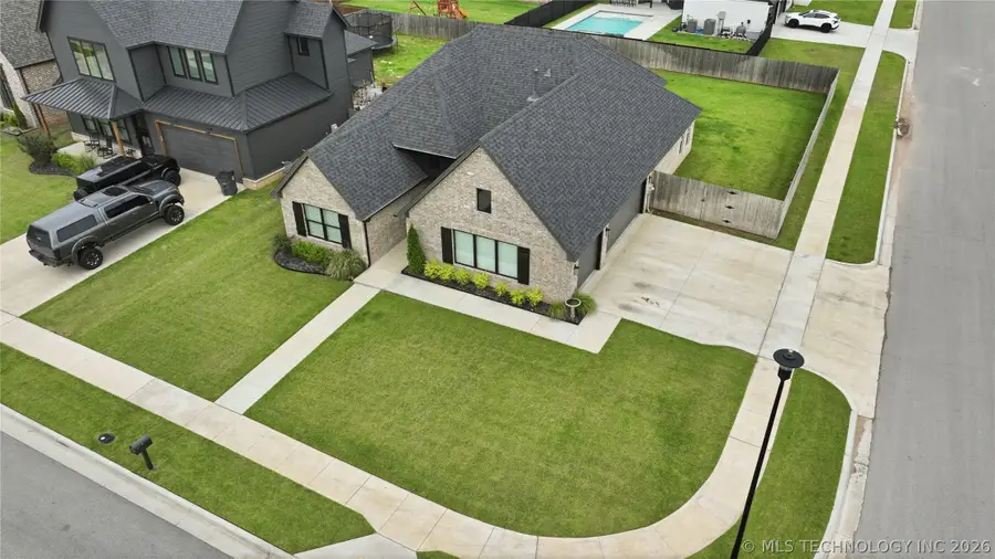 5804 E 127th Street S, Bixby, OK 74008 - #3