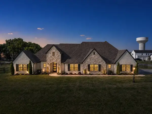 5876 N Meadows Ridge Road, Owasso, OK 74055