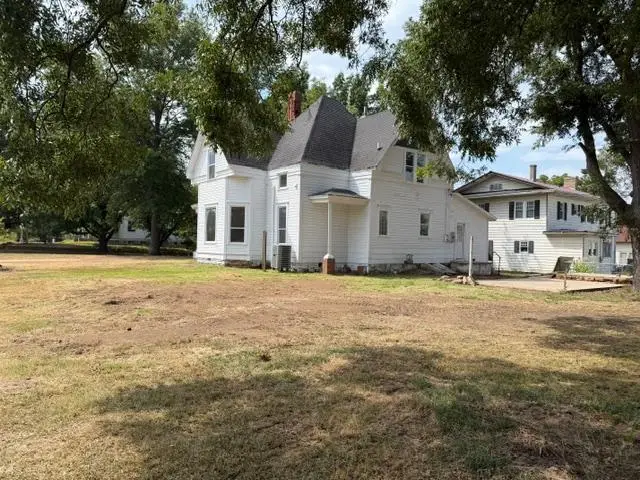424 N Hinckley Street, Holdenville, OK 74848 - #3