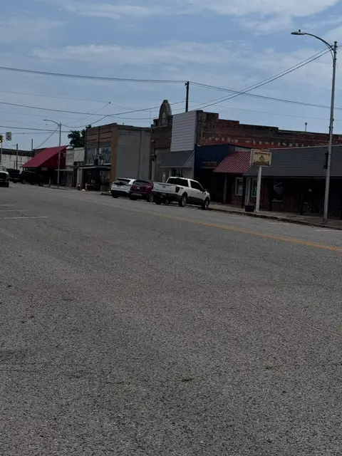 321 W Main Street, Marietta, OK 73448 - #3