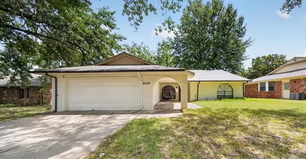 2209 S Juniper Avenue W, Broken Arrow, OK 74012