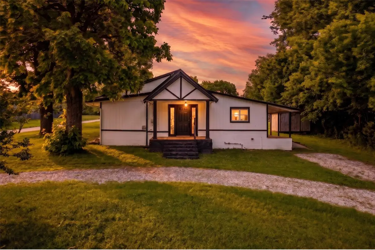 125 W Walnut Street, Coweta, OK 74429 - #1