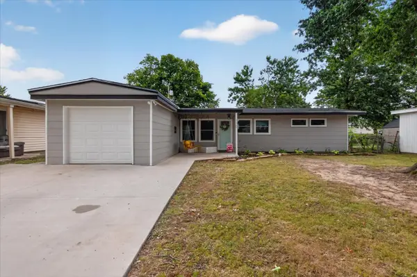 110 Mulberry Lane, Bartlesville, OK 74003
