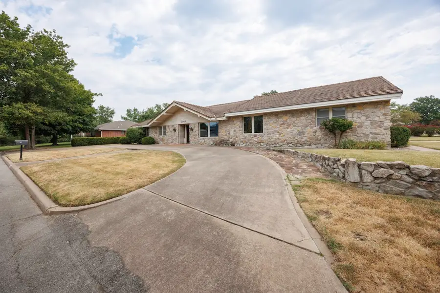2918 Longridge Lane, Bartlesville, OK 74006 - #2