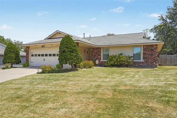2911 S Ash Place, Broken Arrow, OK 74012