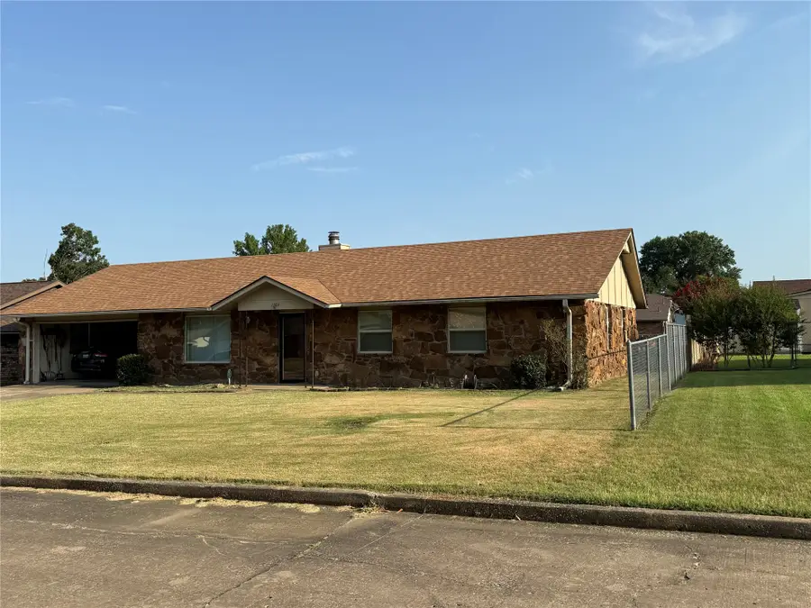2304 E Fieldstone Street, Okmulgee, OK 74447 - #2