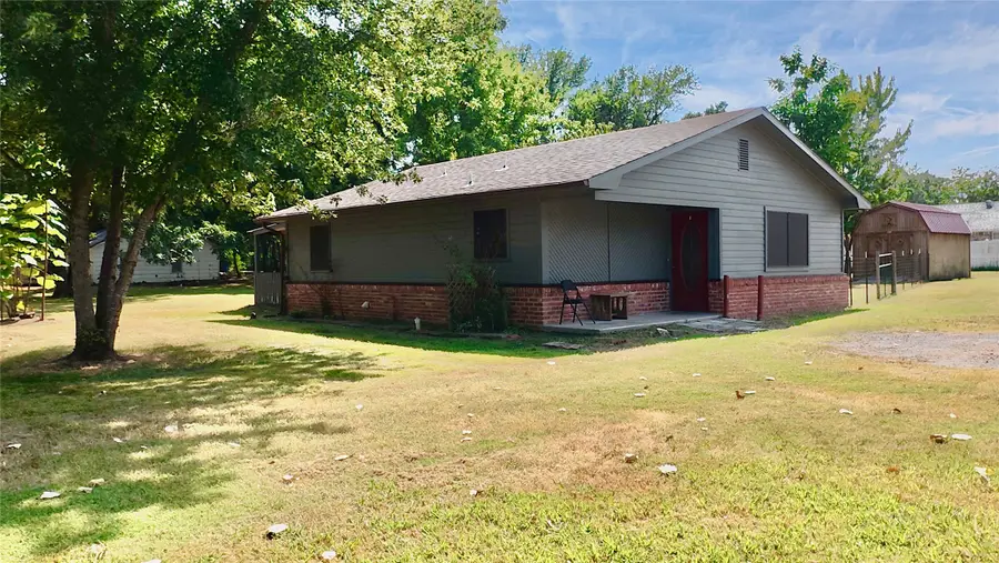 200 W Creek Avenue, Checotah, OK 74426 - #2