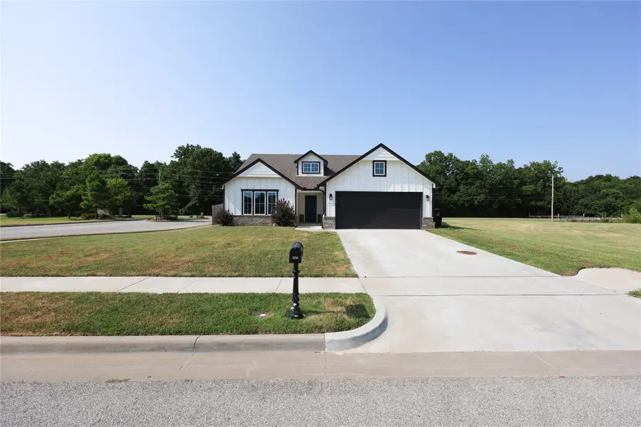 1916 E Tucson Place, Broken Arrow, OK 74011 - #2