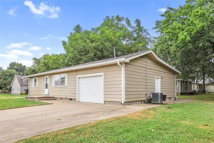 901 SE 1st, Pryor, OK 74361 - #2
