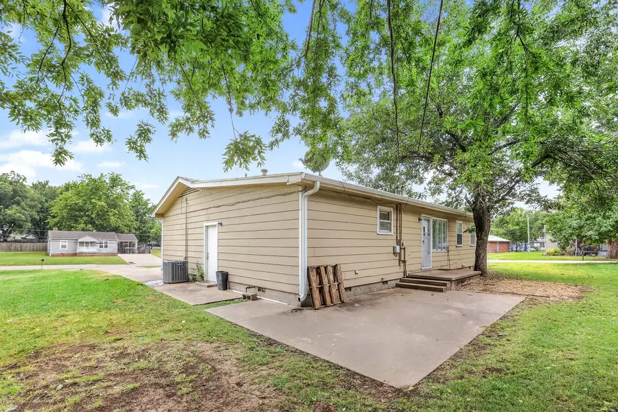 901 SE 1st, Pryor, OK 74361 - #3