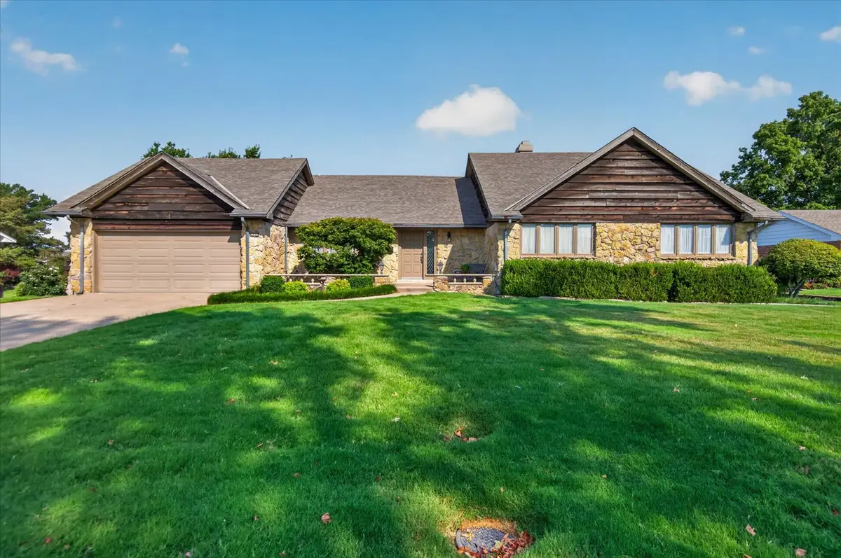 1035 Grandview, Bartlesville, OK 74006 - #1