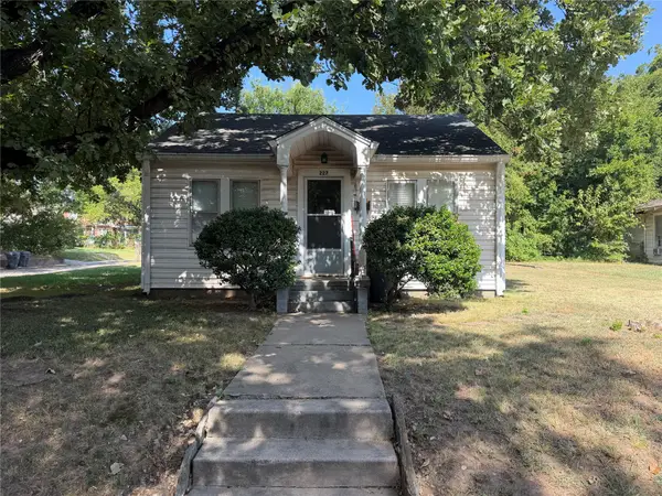 227 SW B Street, Ardmore, OK 73401