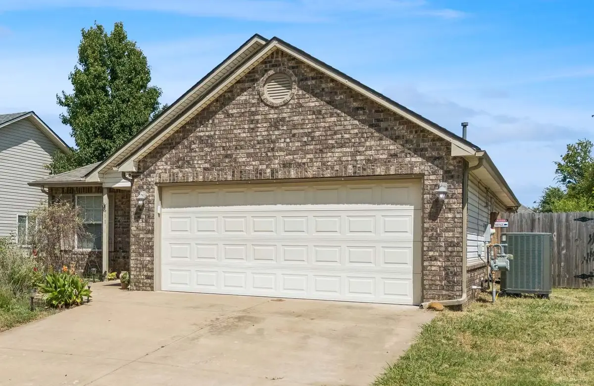 611 N Elizabeth Street, Sapulpa, OK 74066 - #1