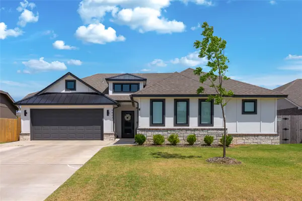 6807 S Indianwood Avenue W, Broken Arrow, OK 74011