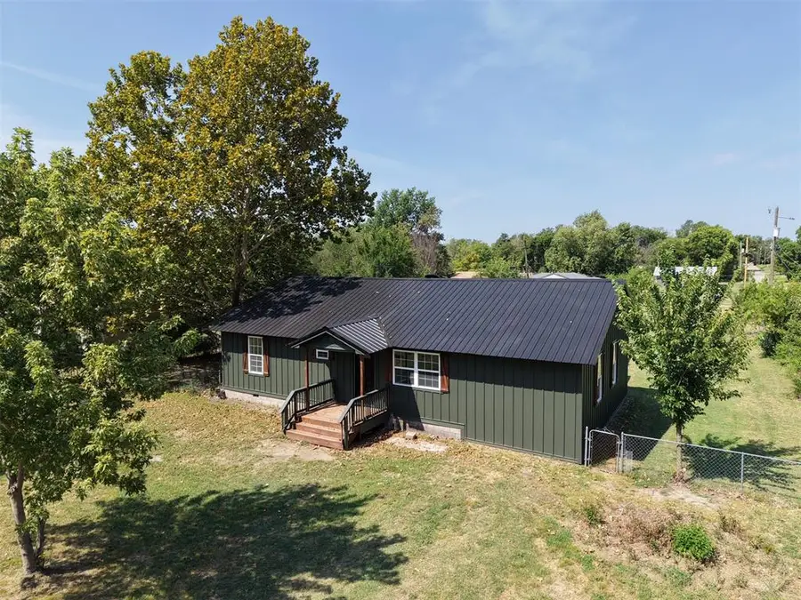 817 N 4th Street, Okemah, OK 74859 - #2