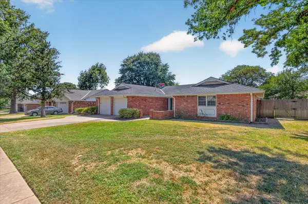 1913 Rolling Hills Drive, Bartlesville, OK 74006