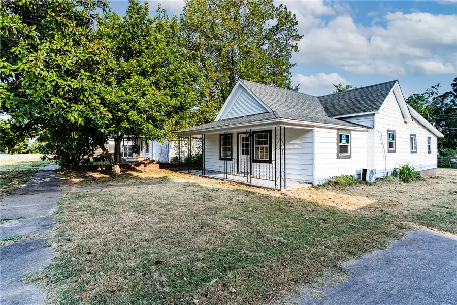 508 E 3rd Avenue, Bristow, OK 74010 - #2