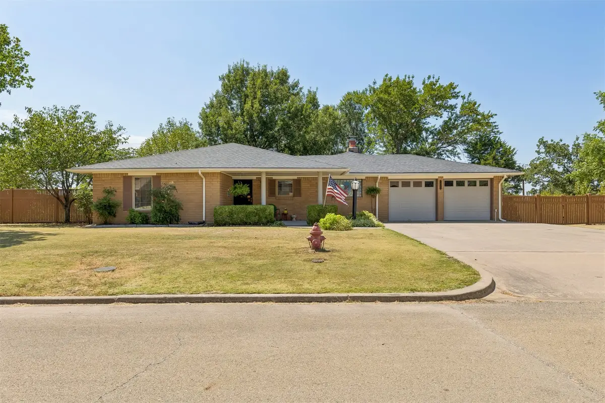 1002 Sunset Circle, Yale, OK 74085 - #1
