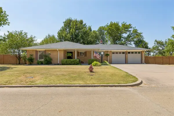 1002 Sunset Circle, Yale, OK 74085