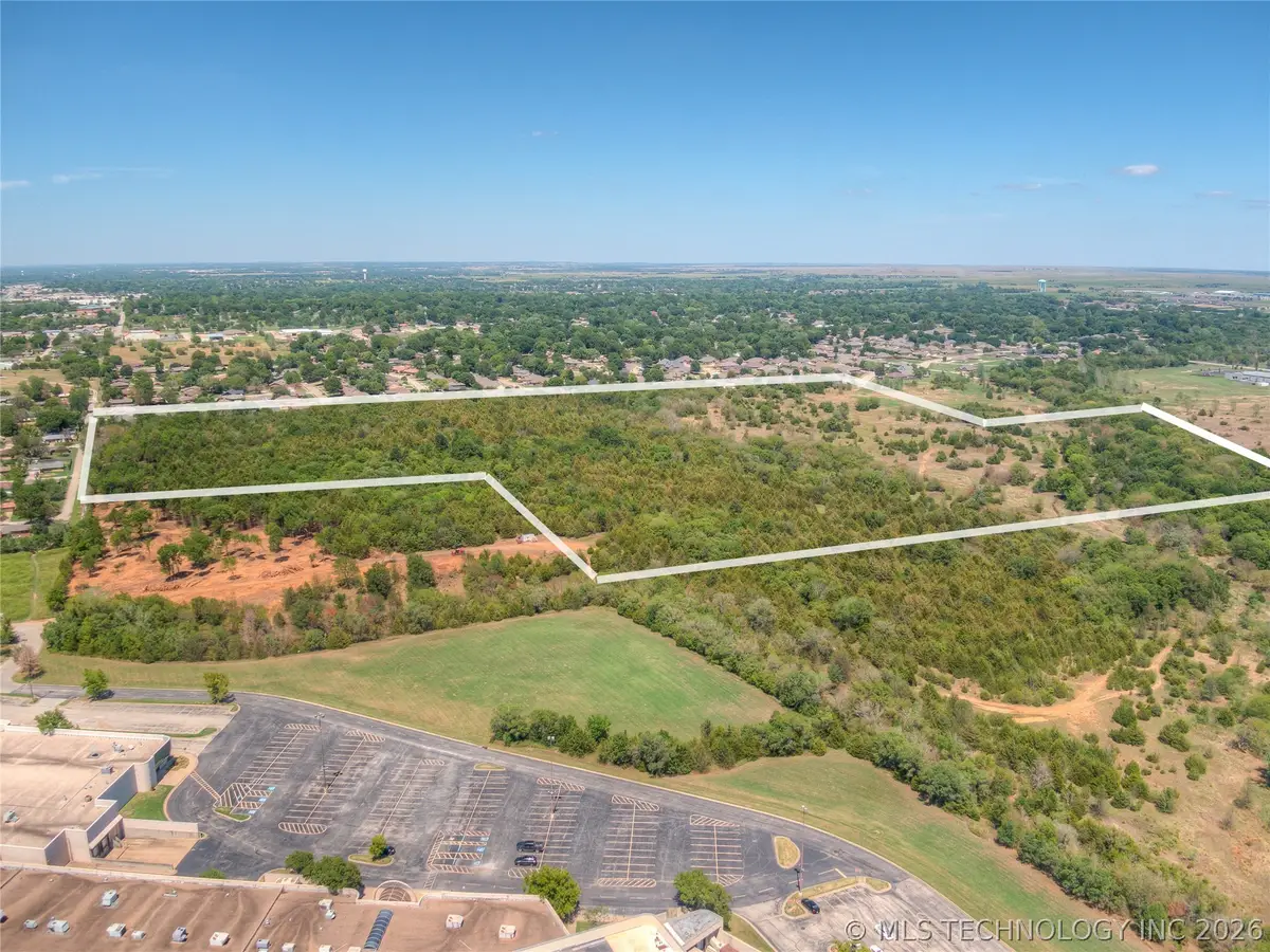 1 SE Barnett Avenue, Bartlesville, OK 74006 - #1