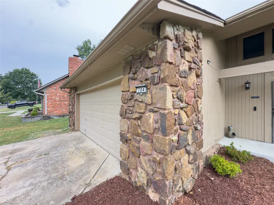 704 W Vicksburg Street, Broken Arrow, OK 74011 - #3