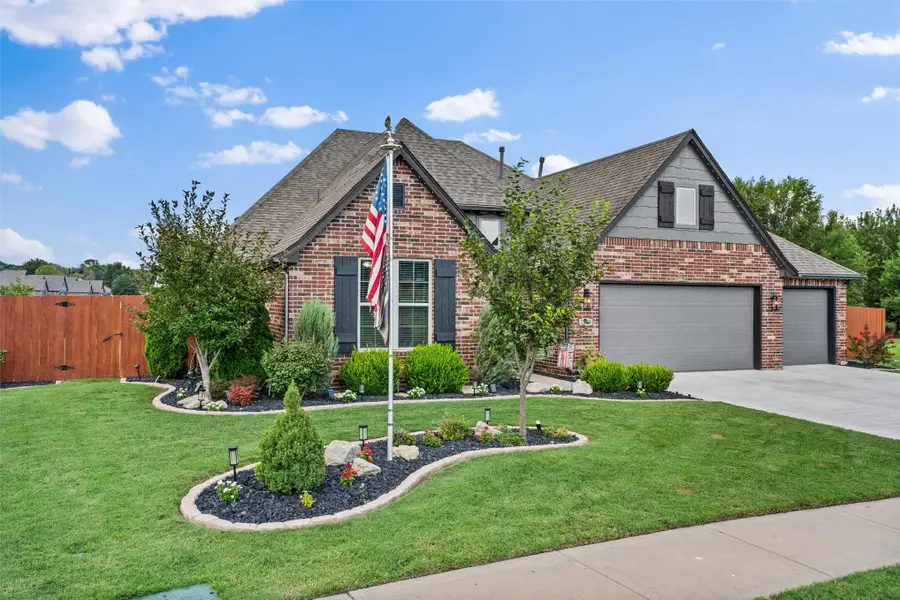 2108 Lester Avenue, Bartlesville, OK 74006 - #3