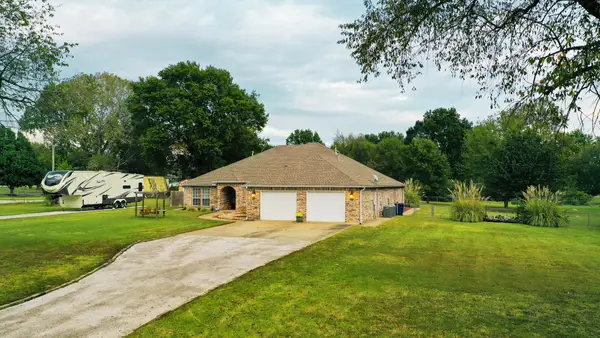 17533 S 321st East Avenue, Coweta, OK 74429