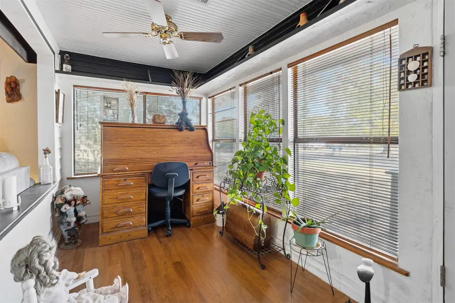 401 S 10th Street, Comanche, OK 73529 - #3
