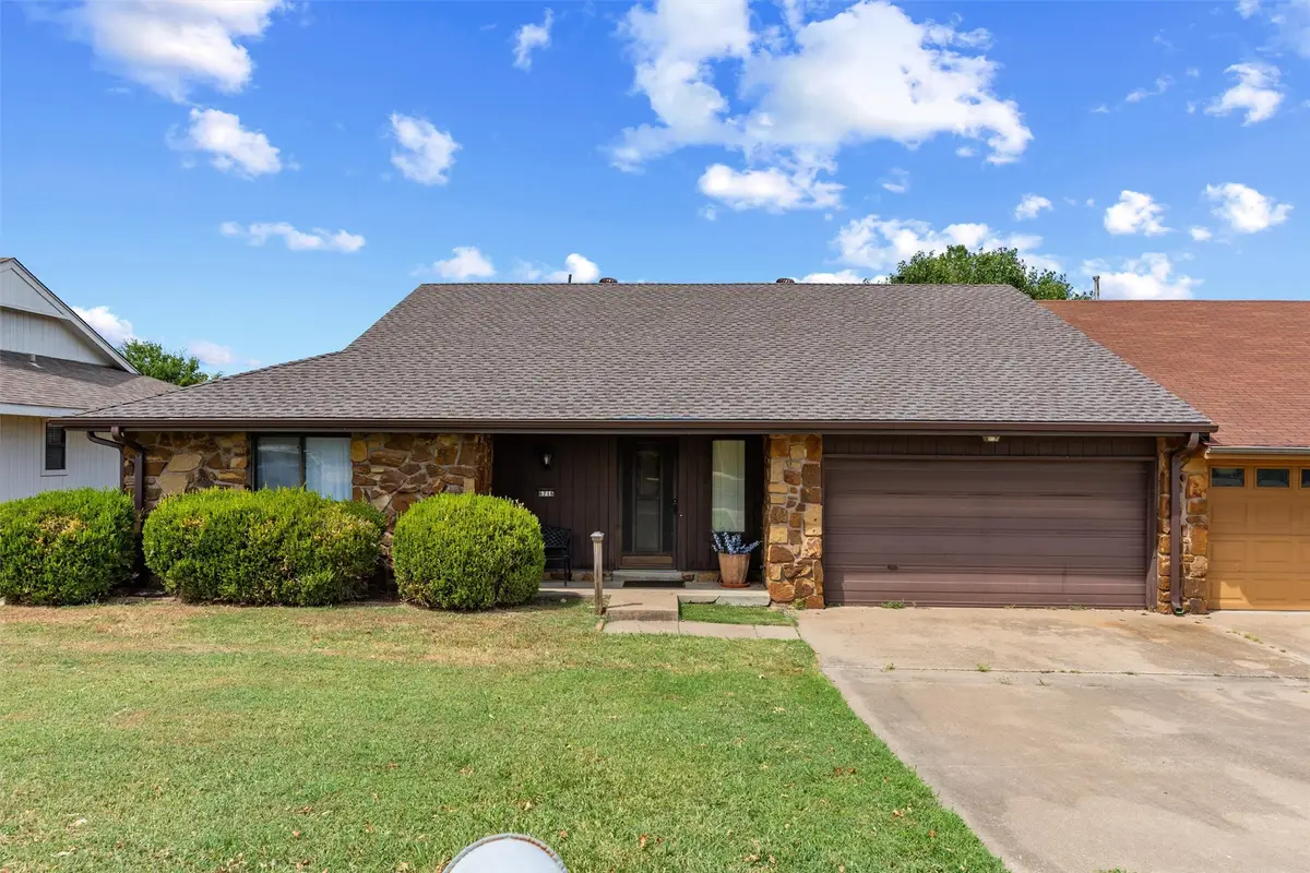 6716 Abbey Road, Bartlesville, OK 74006 - #1