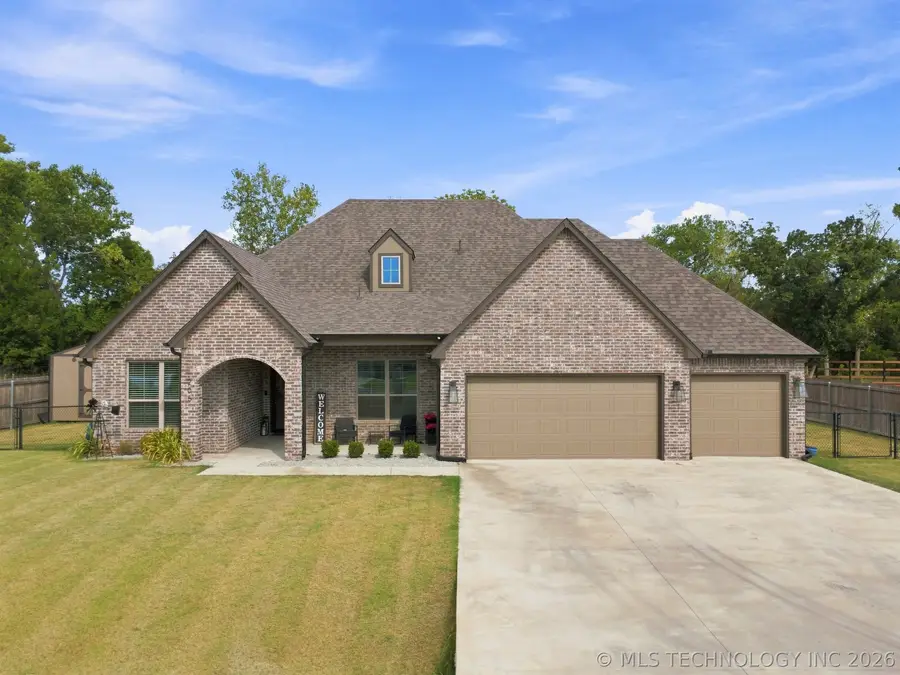 205 N Phillips Street, Skiatook, OK 74070 - #2
