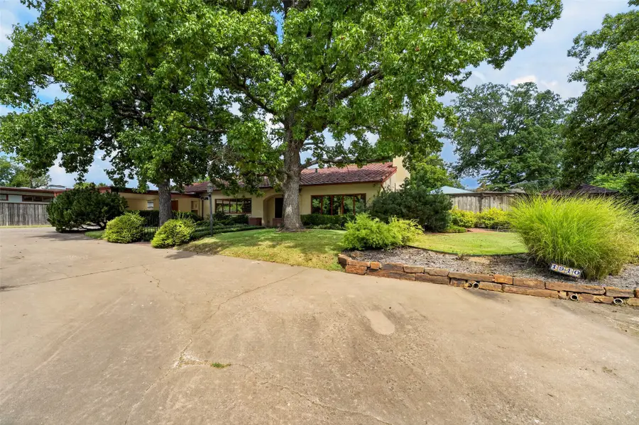 1910 Hillcrest Drive, Bartlesville, OK 74003 - #2