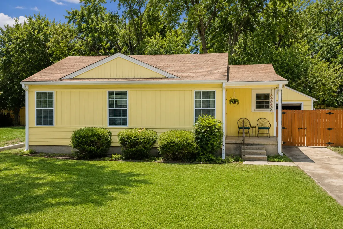 415 R Street Sw, Ardmore, OK 73401 - #1