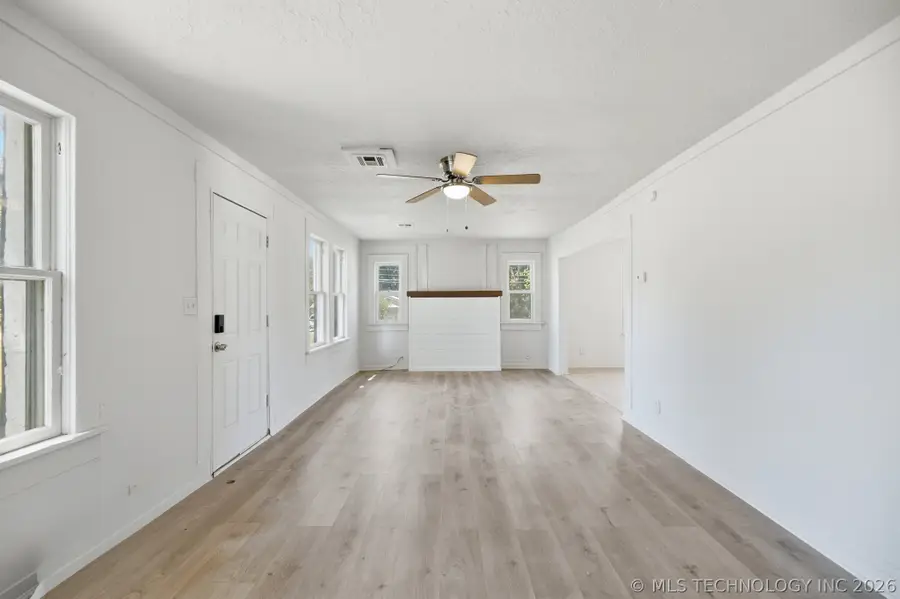 329 W Oak Street, Coweta, OK 74429 - #3