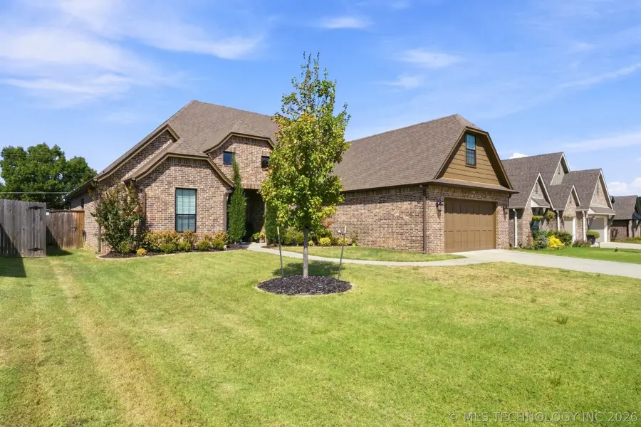 17 E 32nd Street, Sand Springs, OK 74063 - #2