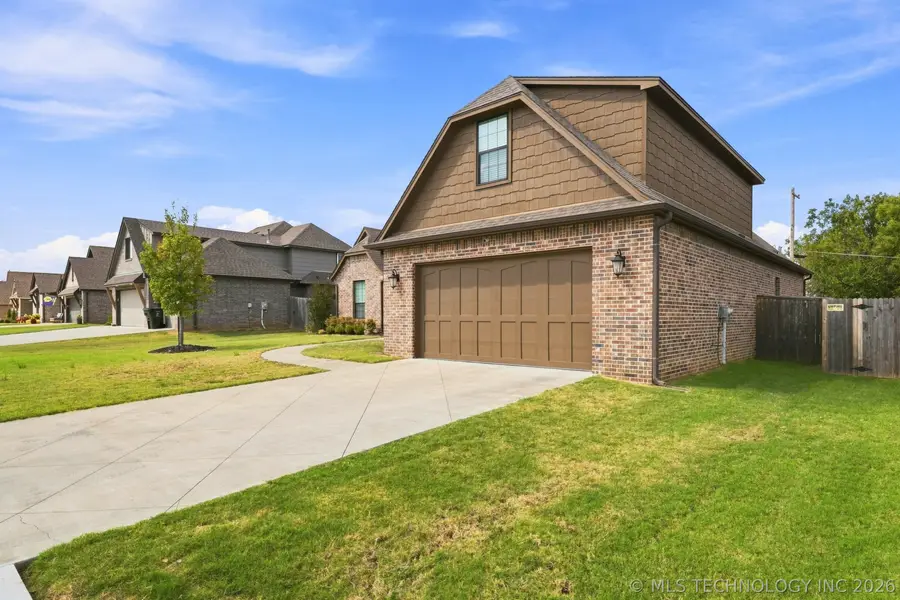 17 E 32nd Street, Sand Springs, OK 74063 - #3