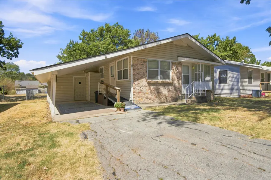 208 S Ora Street, Pryor, OK 74361 - #3