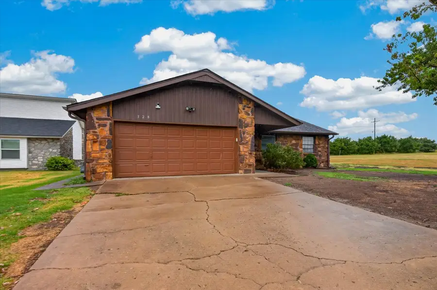 328 N Spruce Avenue, Bartlesville, OK 74006 - #2