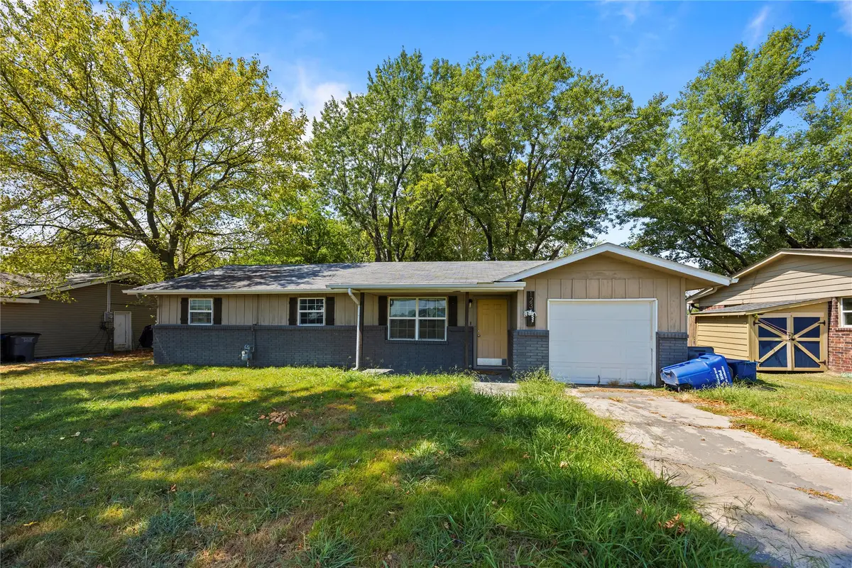 123 N Lincoln Avenue, Wagoner, OK 74467 - #1